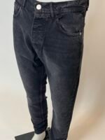 Relaxed Cropped Jeans